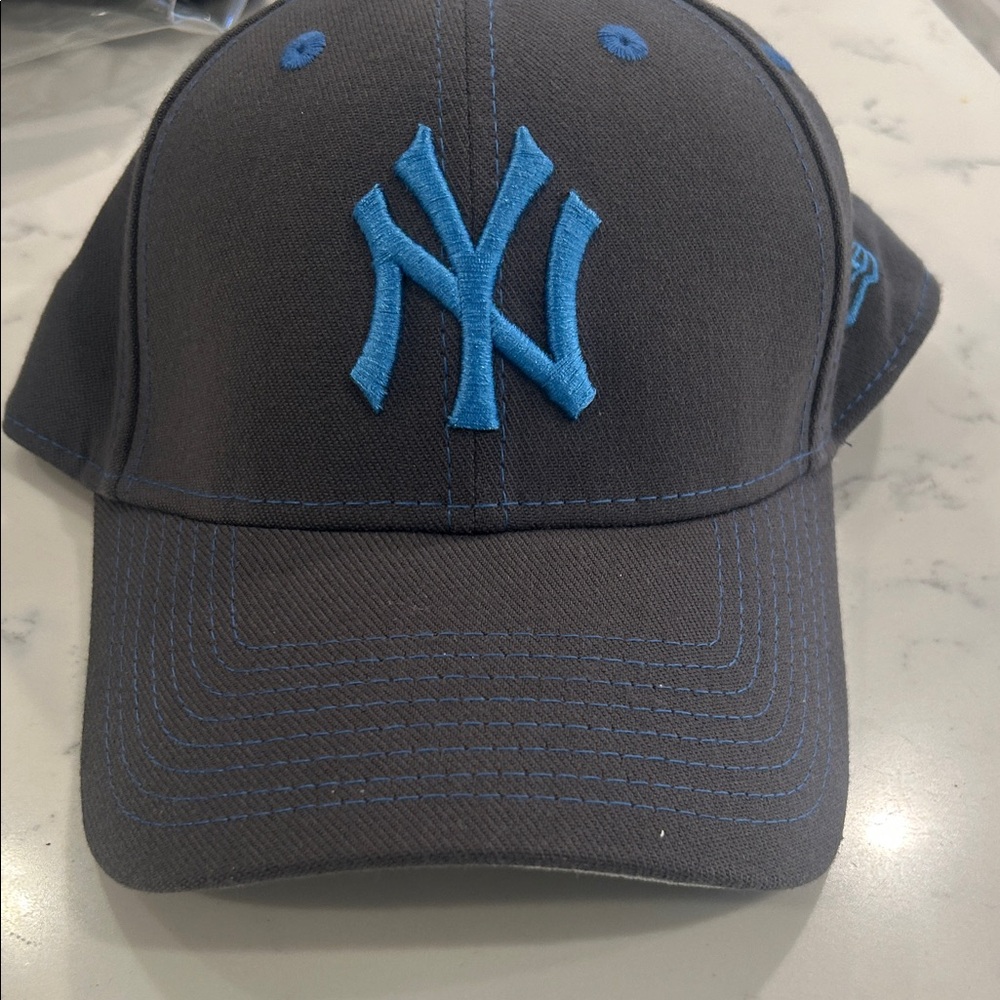 New Era Black and Blue 39THIRTY Cap